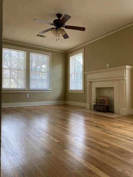 Building Photo - 607 E 6th St