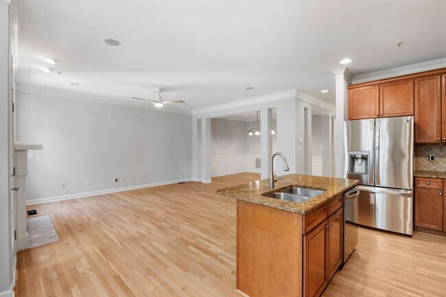 Building Photo - Gorgeous Lake Hogan Farms townhome available NOW!