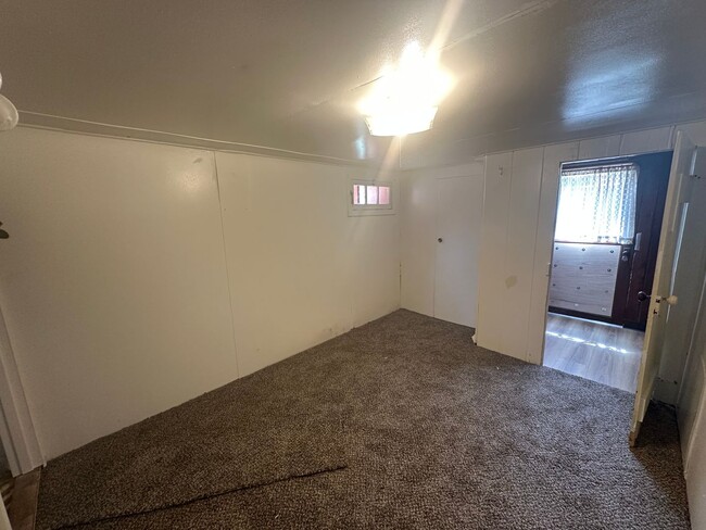 Building Photo - 1 bedroom/ 1 bath apartment