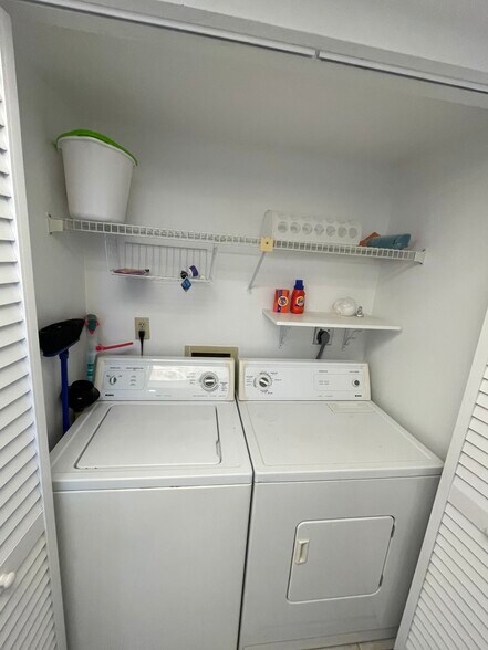 Building Photo - 540 Brickell Key Dr