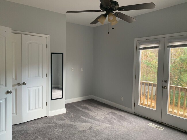 Building Photo - Lovely Eastside Townhome Condo Near Vet School- 3BR/3BATH!