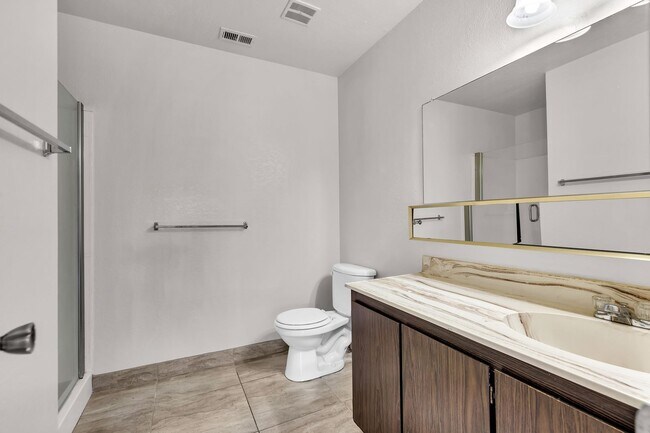 Building Photo - 2bed, 2bath condo with W/D, Balsony and river access