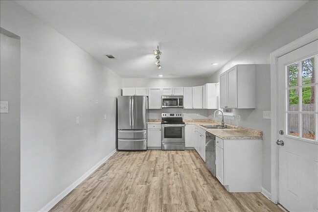 Building Photo - 2204 Mason Dr
