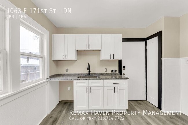 Building Photo - 1063 E 171st St