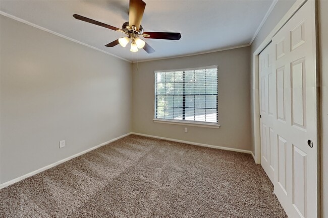 Building Photo - 3918 Forest Village Dr