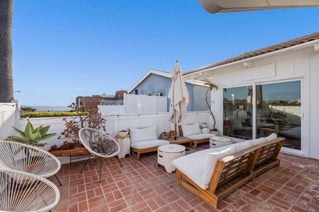Building Photo - Ventura | Pierpont | 4 Bedroom + 3 Bathroom
