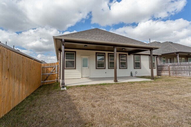 Building Photo - Luxurious Newer Construction 3-Bedroom Hom...