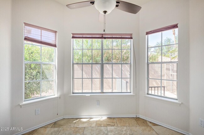 Building Photo - 8495 S Maple Ave
