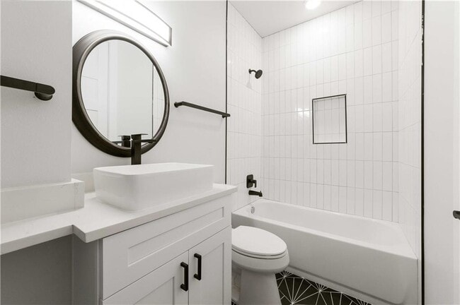 Building Photo - 1210 Brentwood St