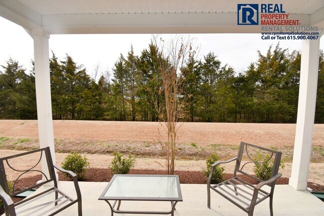 Building Photo - Gorgeous 4 bd home with attached garage! Neighborhood Pool!