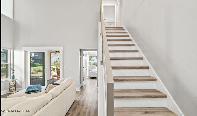 Building Photo - 117 Island Dr