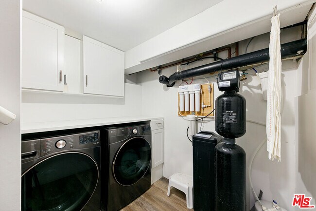 Building Photo - 1760 Nichols Canyon Rd