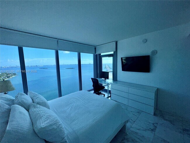 Building Photo - 601 NE 36th St