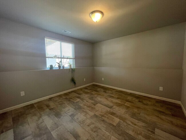 Building Photo - Three Bedroom Home in Portage