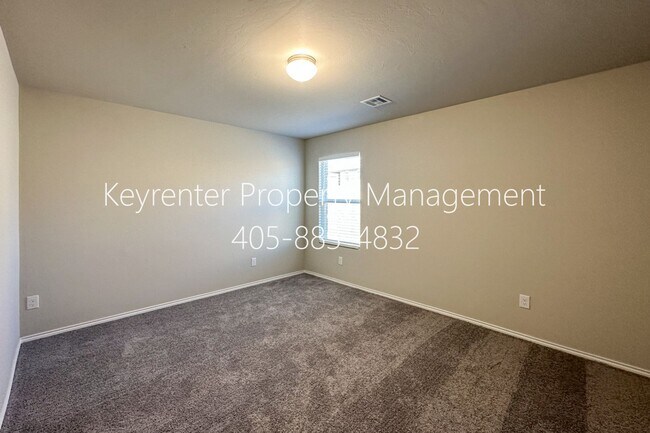 Building Photo - Gorgeous 4 Bed 2 Bath Home in Heart Of Yukon!