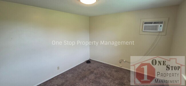 Building Photo - 5020 NW High Dr Terrace