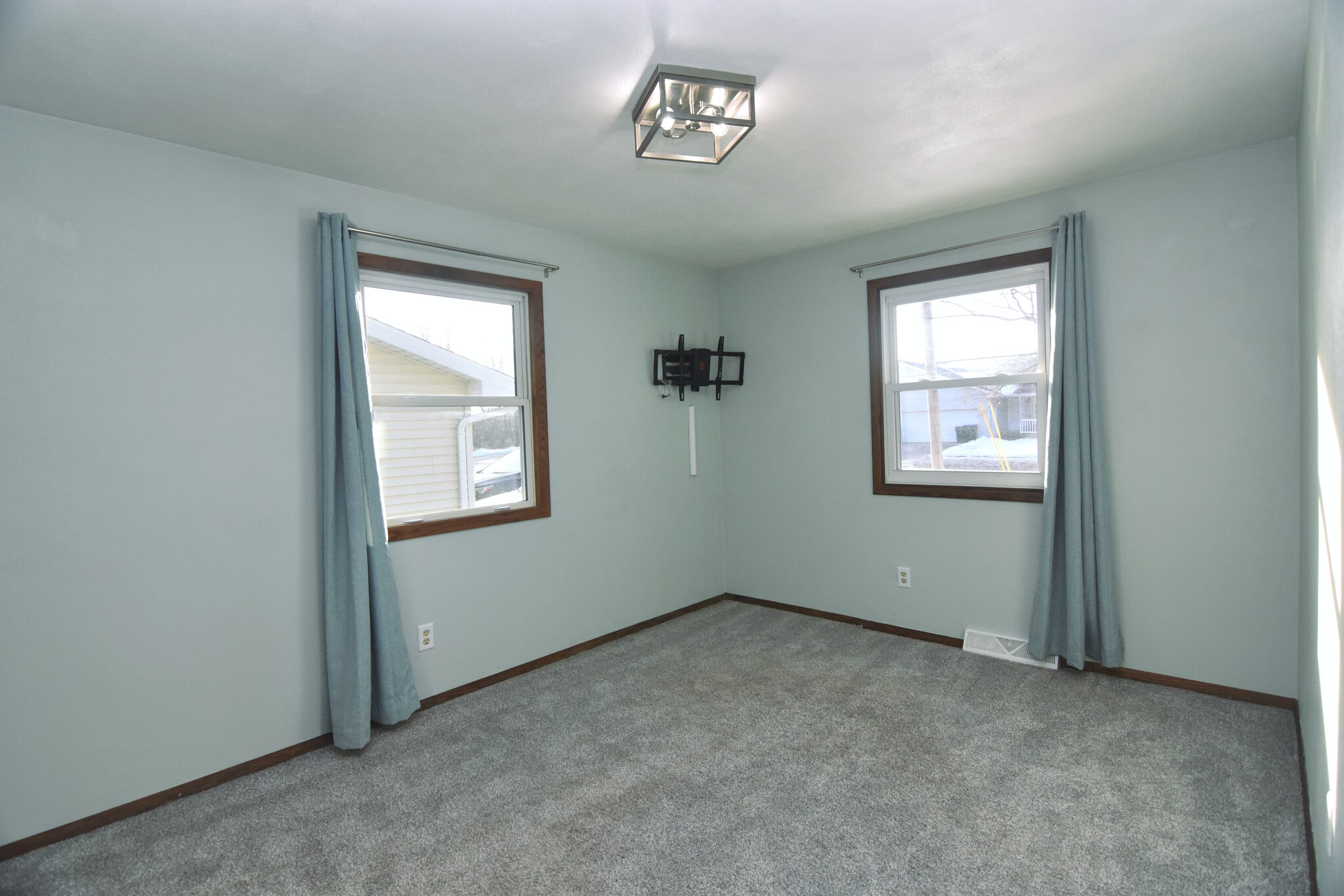 Building Photo - 3540 N Gillett St