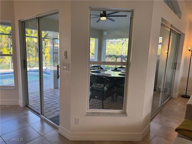 Building Photo - 911 SE 21st Ln