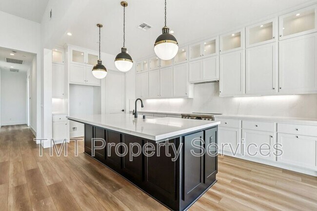 Building Photo - 1007 Bridger Dr