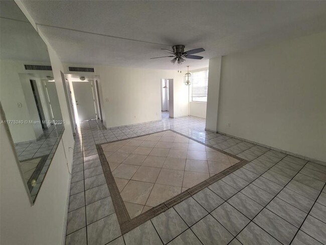 Building Photo - 2 bedroom in North Miami Beach FL 33162