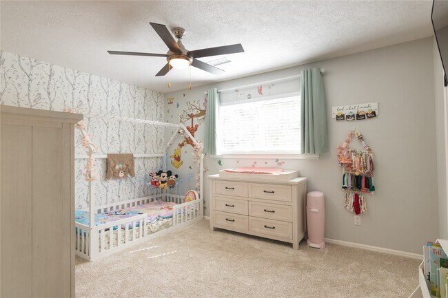 Building Photo - 13418 Paradise Valley Dr