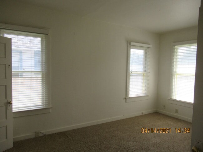 Building Photo - Pet Friendly Single Story Home in Old Town...