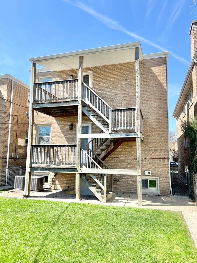 Building Photo - 5547 N Central Ave