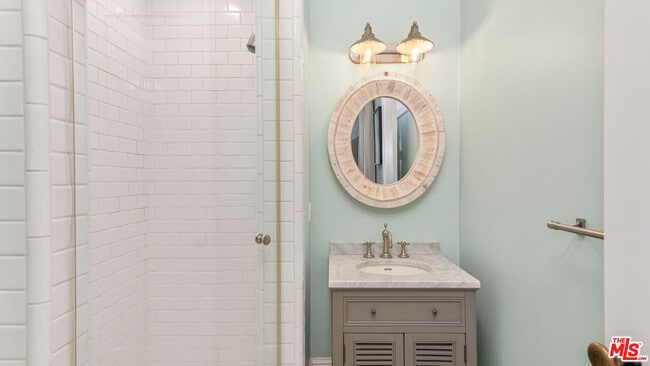 Building Photo - 6815 Dume Dr