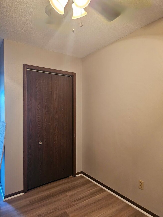 Building Photo - One Bedroom Downtown