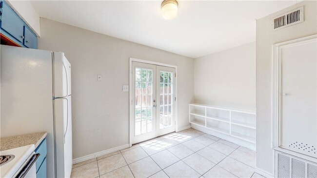 Building Photo - 2912 Prairie Flower Cir