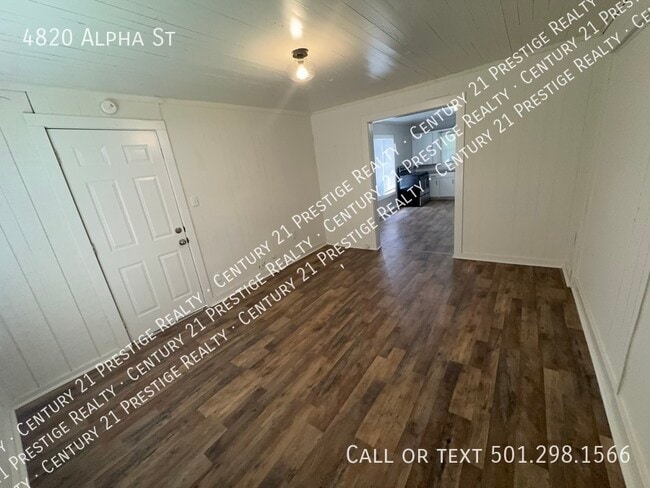 Building Photo - 4820 Alpha St