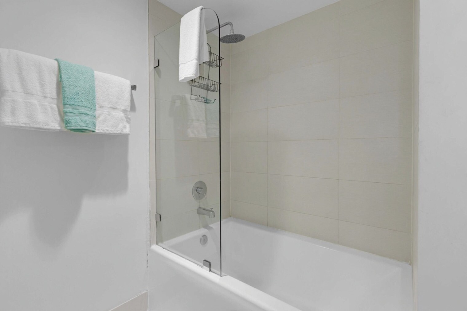 Building Photo - 2602 E Hallandale Beach Blvd