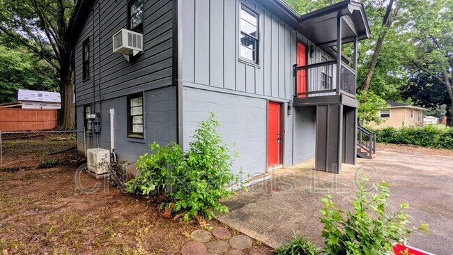 Building Photo - 1772 Martin Pl