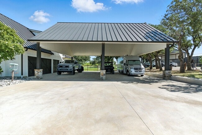 Building Photo - Stunning 5 bedroom horse property coming soon!