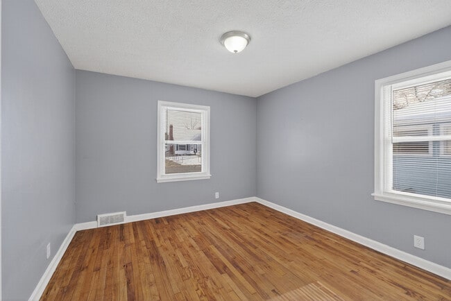 Building Photo - Updated 3-bed Home By Wes Montgomery Park