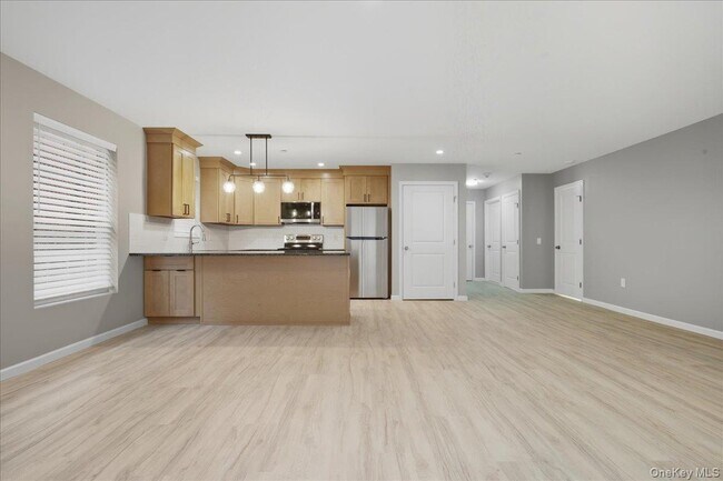 Building Photo - 71 N Main St