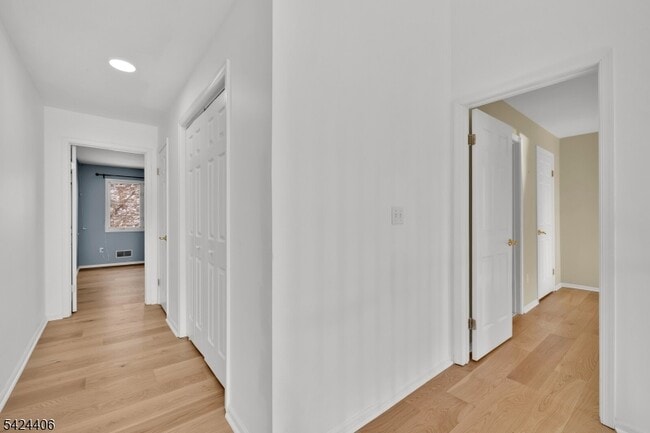 Building Photo - 48 Edgefield Dr