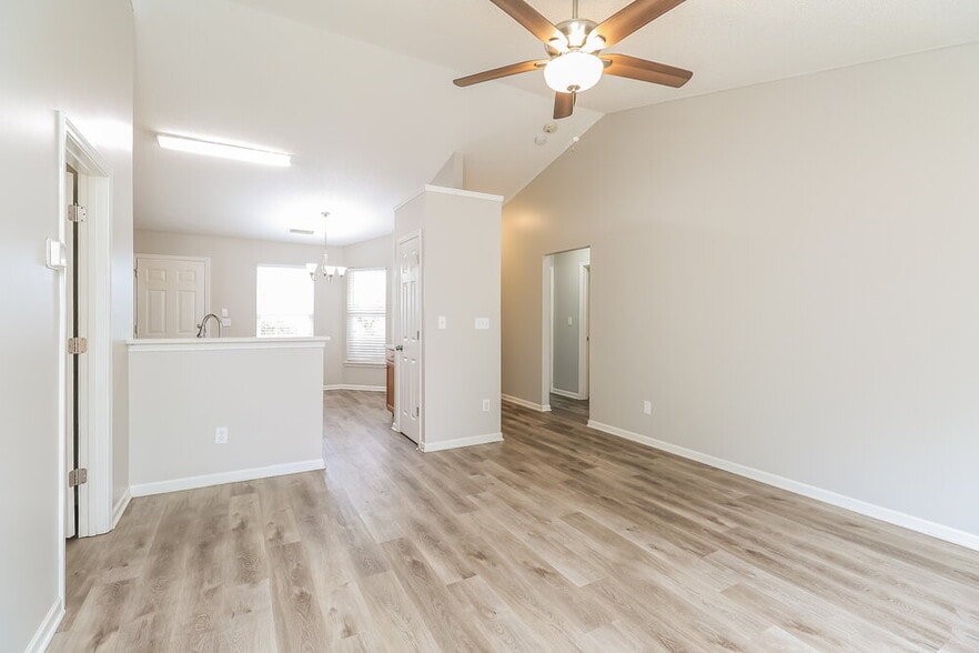 Building Photo - 1641 Galesburg St