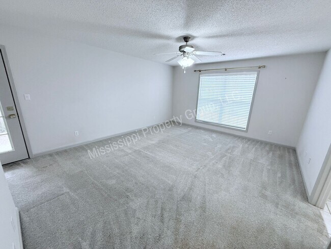 Building Photo - 3BR/2BA Home For Rent