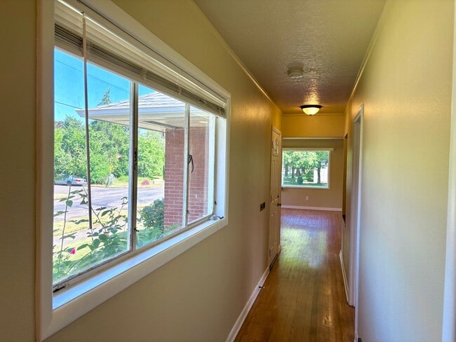 Building Photo - University Park Home with Finished Basemen...