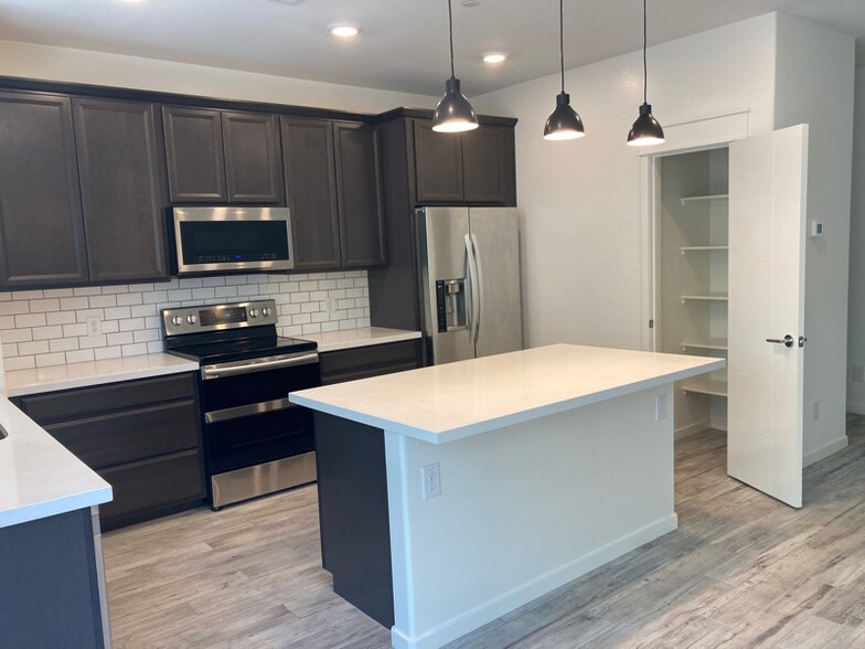 Building Photo - 300 N Gila Springs Blvd