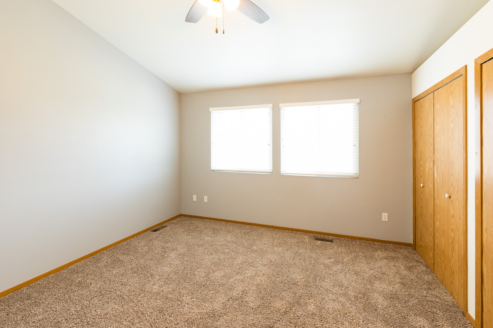 Building Photo - 11530 W 70th Plz