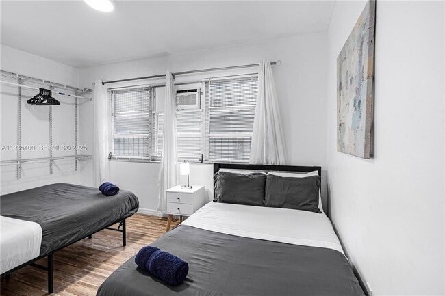 Building Photo - 977 SW 10th St