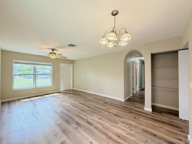 Building Photo - 8748 Sunset Dr