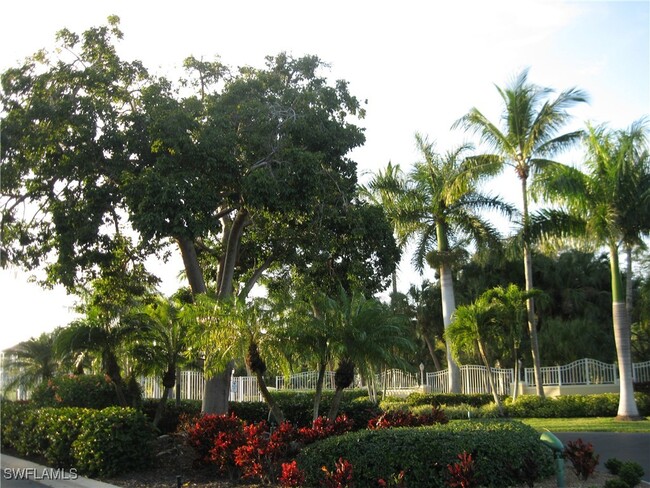 Building Photo - 20071 Sanibel View Cir