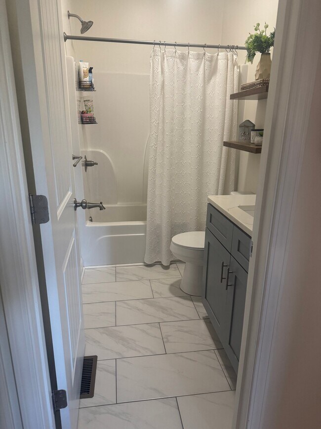 Building Photo - 402 Coahulla Creek Dr