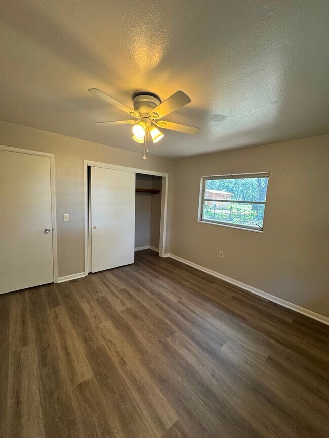 Building Photo - No HOA. Oversized 3/2 Home. NEW PHOTOS COMING SOON