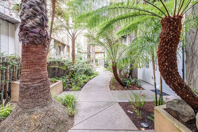 Building Photo - 461 2nd St