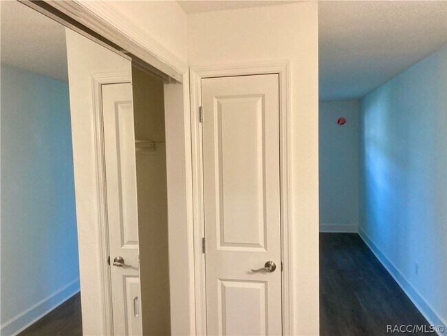 Building Photo - 11499 W Bayshore Dr