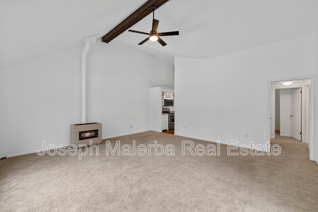 Building Photo - 8 Honey Hill Ln